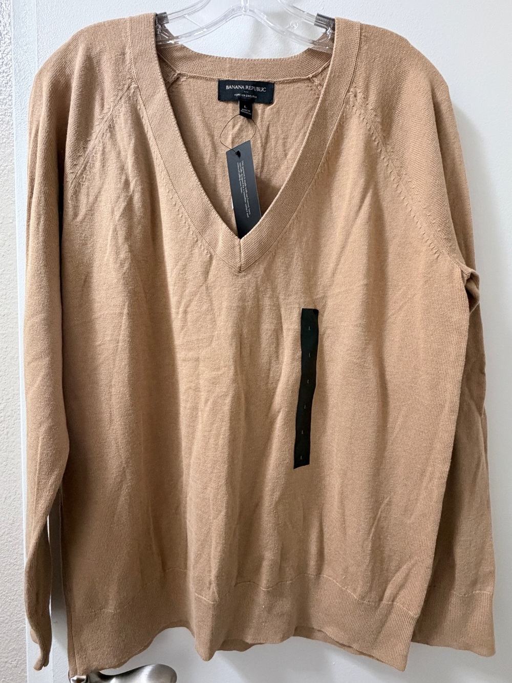 Banana Republic Womens  V-Neck Sweater in Camel/Tan